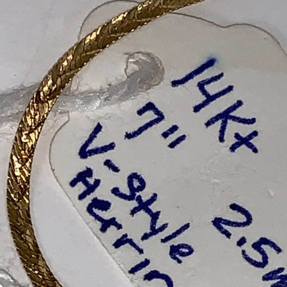 7" long 14 Kt Gold V Design Herringbone Bracelet - Picture 12 of 13